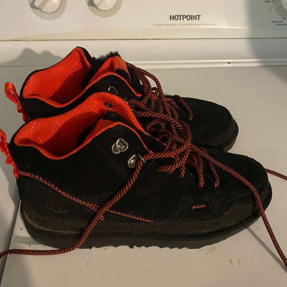 UGG® Highland Hi Heritage Sneaker - Little Kid / Big Kid - Black